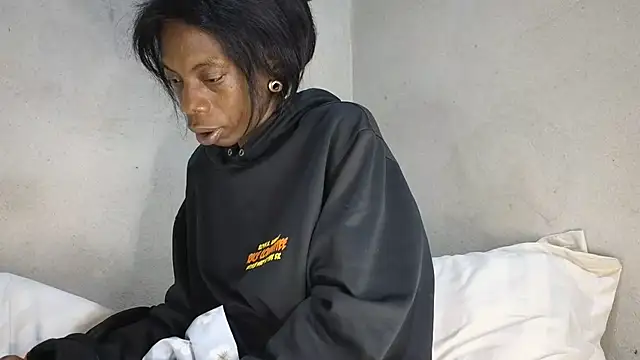 nzanizy Show in webcam