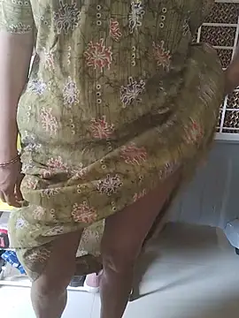 Sexynageena: διαδικτυακό σόου στην κάμερα