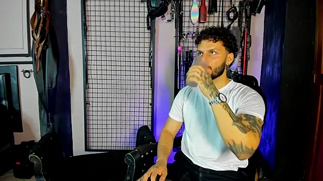 Twisted_Fantasy Pertunjukan Webcam