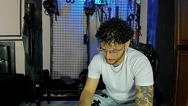 Twisted_Fantasy Show Webcam
