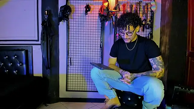 Twisted_Fantasy Live XXX-Chat