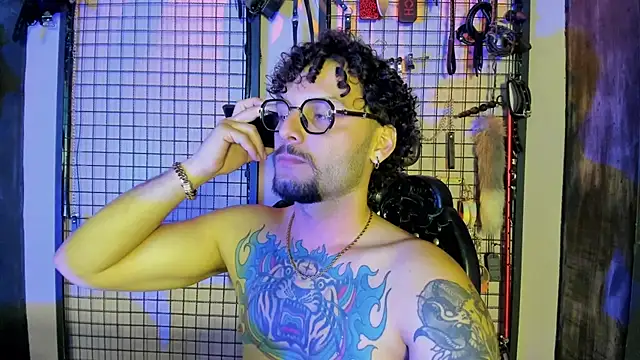 Twisted_Fantasyn Webbikameraesitys