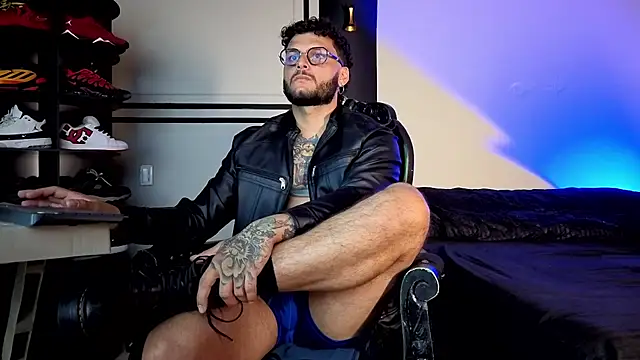 Show modela Tadeo_Prieto_ na web-kameri