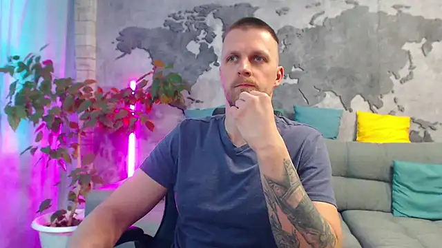 Pokazy przed kamerką – VikingChrisss