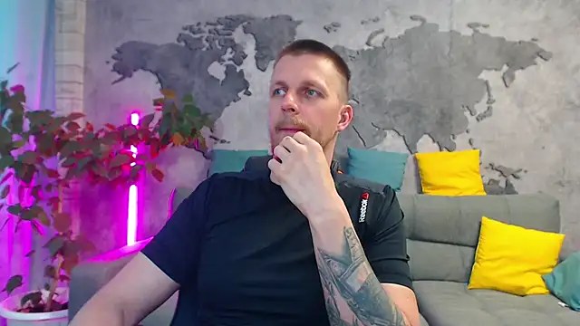 VikingChrisss Show in webcam