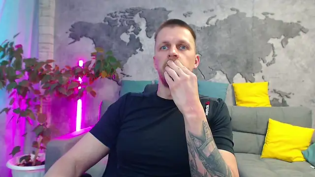 Pokazy przed kamerką – VikingChrisss