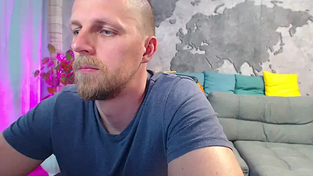 VikingChrisss: διαδικτυακό σόου στην κάμερα