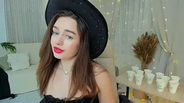 MiracleCurly Adlı Modelin Canlı XXX Sohbeti
