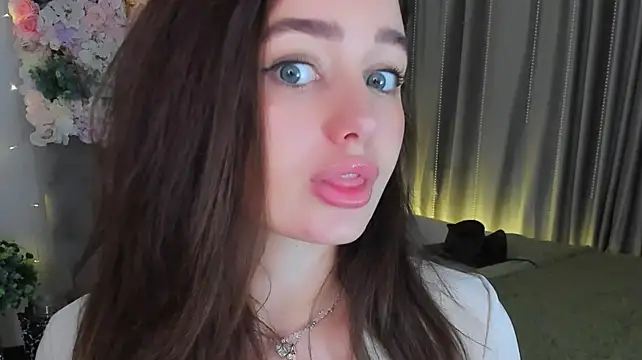 MiracleCurly's Live XXX Chat