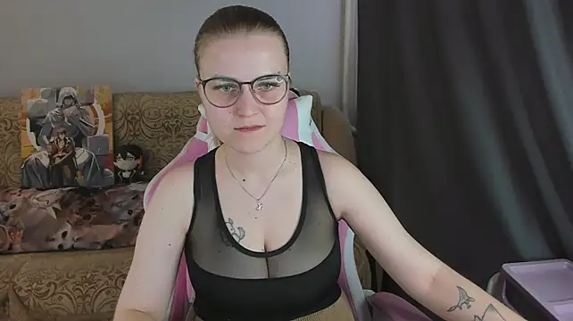 MissBrightShine Adlı Modelin Canlı XXX Sohbeti