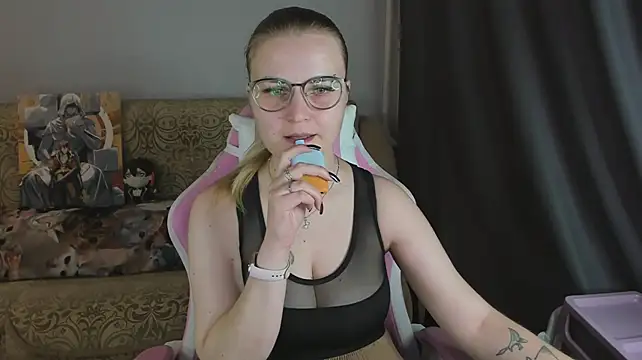 Chatroom XXX en direct de MissBrightShine