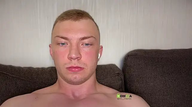 Show modela iron__chap na web-kameri