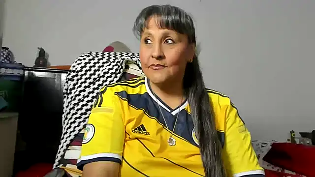 Chat +18 de merlyna_goldens ao vivo