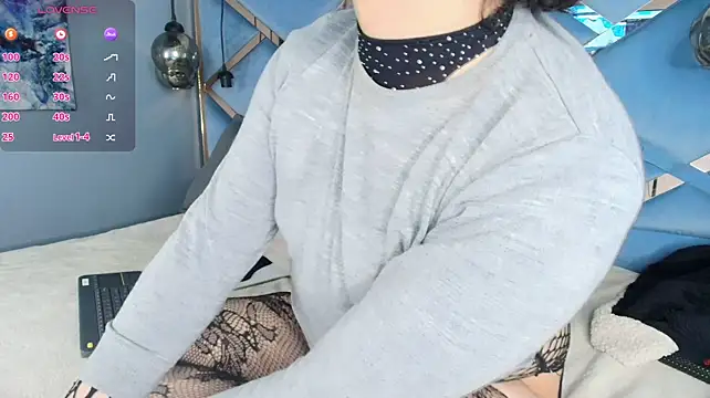 Show modela Satuurn_ na web-kameri