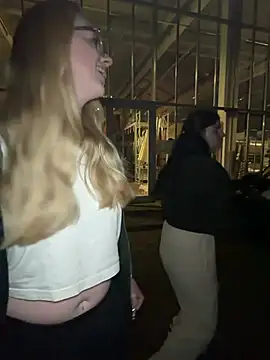 הופעת וובקאם של EllyNora