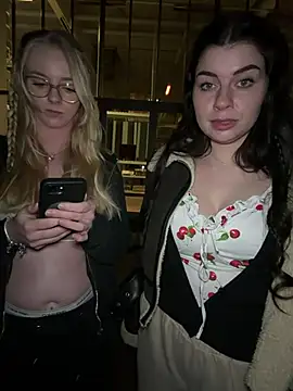 EllyNora Show in webcam
