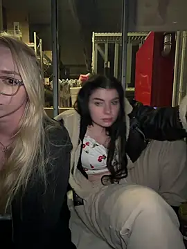 EllyNora webcam show