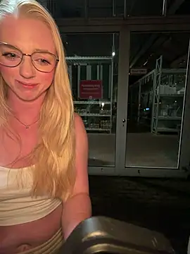 EllyNora Show in webcam