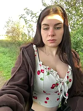 Pokazy przed kamerką – EllyNora