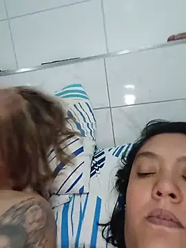 Show modela 2Juicy_pussy na web-kameri