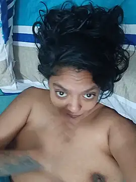 2Juicy_pussy webcam show