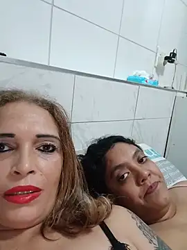 Chat +18 de 2Juicy_pussy ao vivo