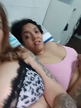 2Juicy_pussyn Webbikameraesitys