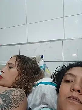 Show de 2Juicy_pussy na webcam
