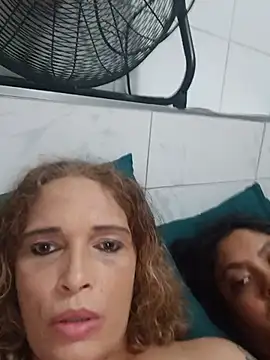 2Juicy_pussy webcam show