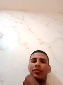 Chat XXX en directo de Tomy_And_Mariana