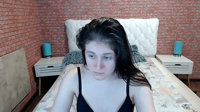 Holliy_Cooper élő XXX-chatje