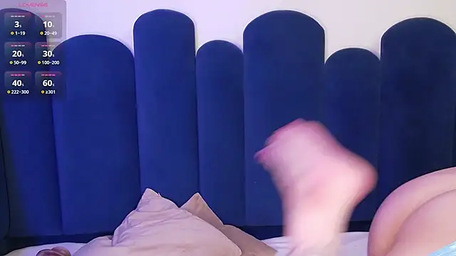 BeeaMayer: вебкам-шоу