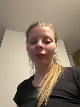 Show modela LittleKateBJ na web-kameri