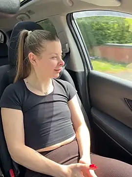 Show modela LittleKateBJ na web-kameri
