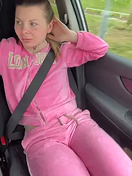 Show modela LittleKateBJ na web-kameri