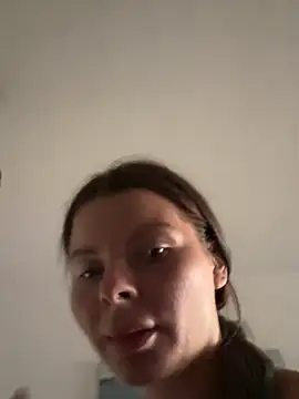 חדר צ'אט בשידור חי של LittleKateBJ