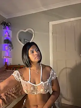 Melarose82 Adlı Modelin Canlı XXX Sohbeti