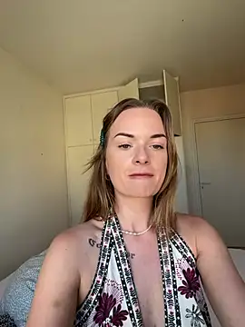 ElenaRebelle XXX чат на живо