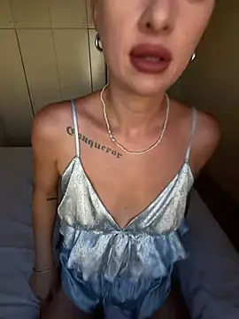 ElenaRebelle Show in webcam