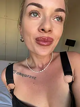 ElenaRebelle ওয়েবক্যাম শো