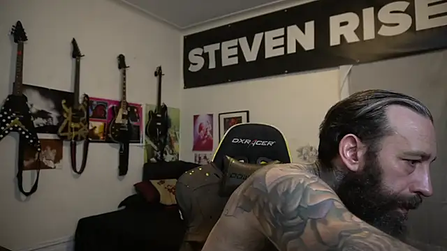StevenRiseNYC Show in webcam