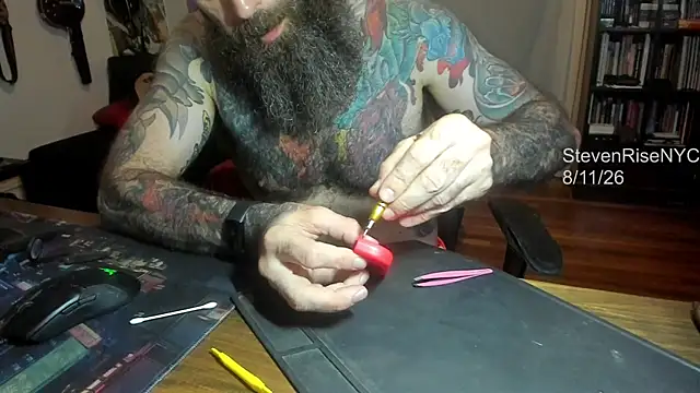 StevenRiseNYC Show in webcam