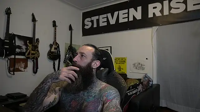 StevenRiseNYC Show in webcam