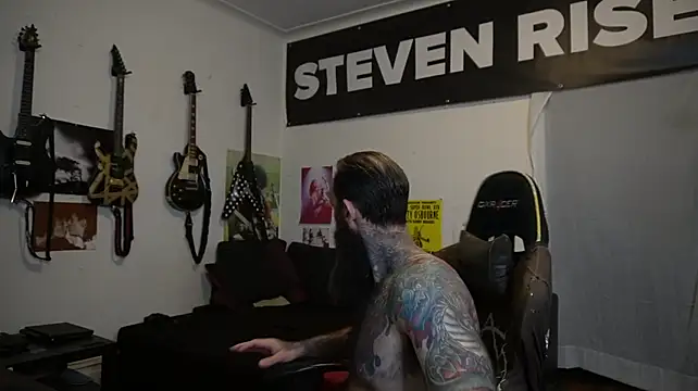 StevenRiseNYC Show in webcam