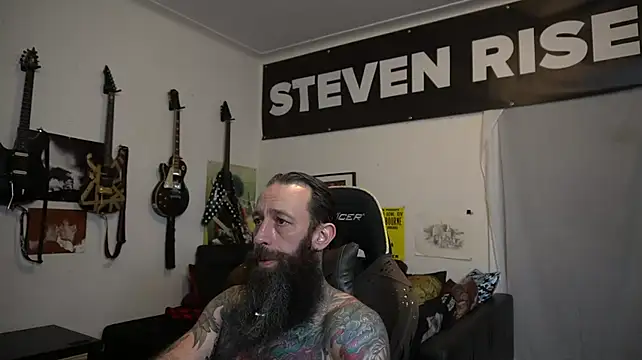 Chat +18 de StevenRiseNYC ao vivo