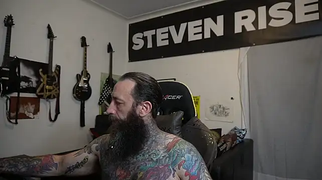 StevenRiseNYC Show in webcam