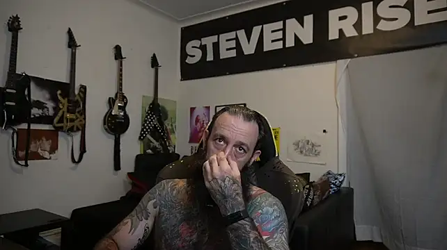 StevenRiseNYC Show in webcam