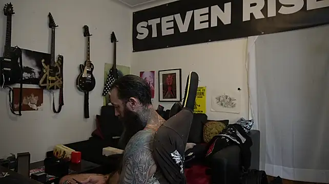 Pertunjukan Kamera Web StevenRiseNYC