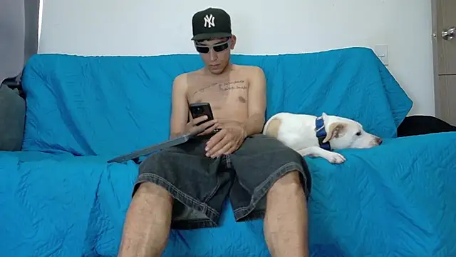 bully_boss' Webcam Show