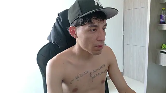 Show modela bully_boss na web-kameri